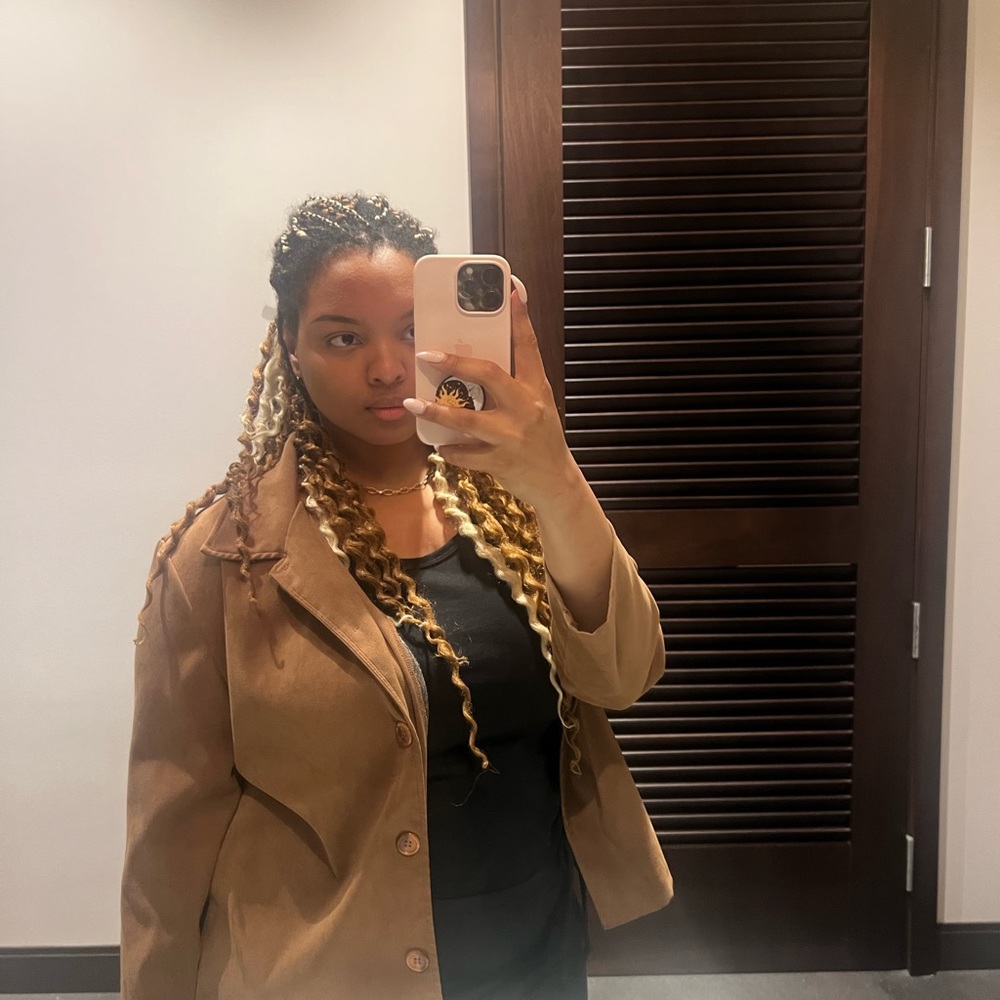Meet your posher, Taylor ✨
